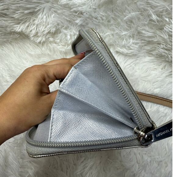 MICHAEL KORS Signature Metallic Cream and Silver Wallet - Picture 6 of 8